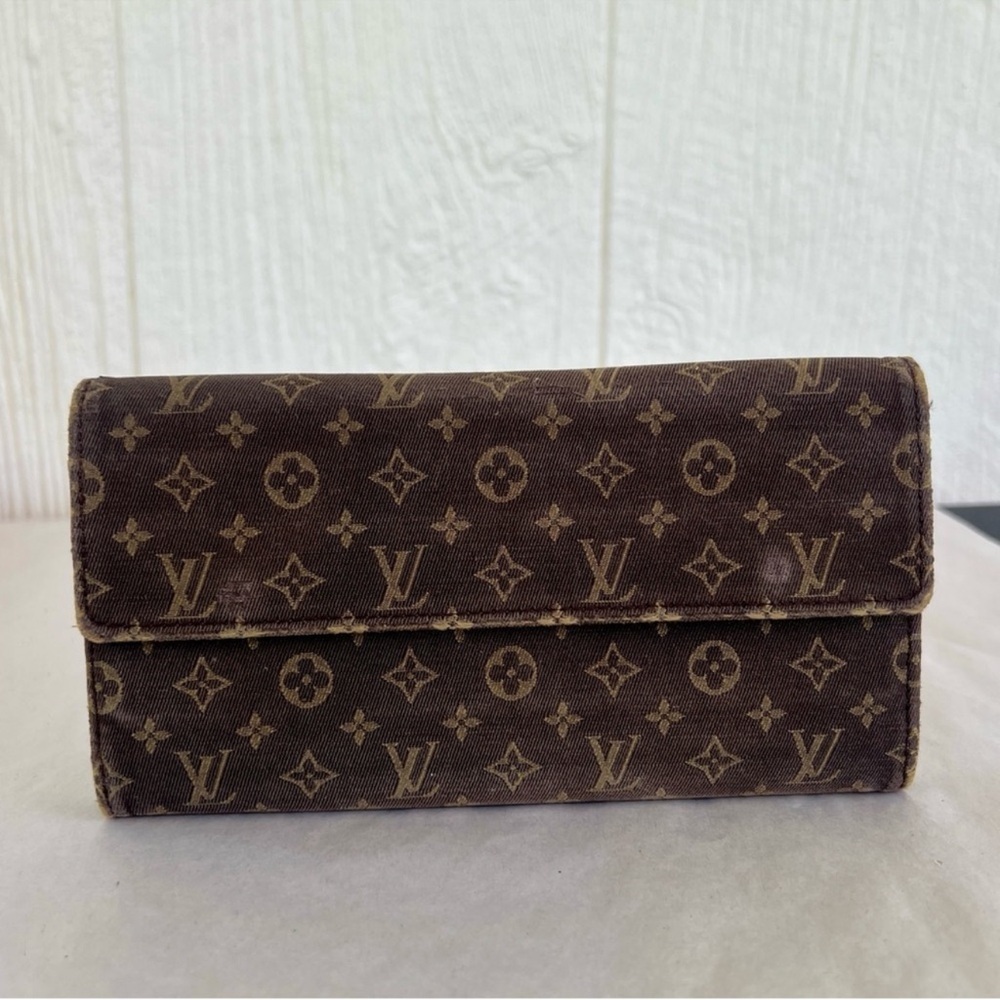 Authentic Louis Vuitton mini Lin Sarah wallet